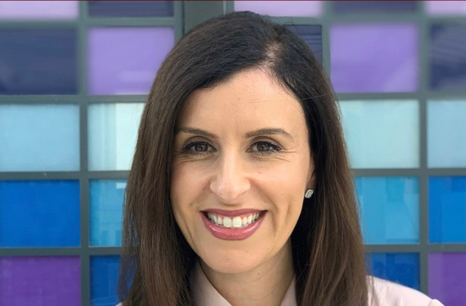 ایڈیلیڈ فیسٹیول کی جانب سے فلسطینی نژاد آسٹریلوی مصنفہ رندہ عبدالفتاح کا نام نکالے جانے پر غم و غصہ